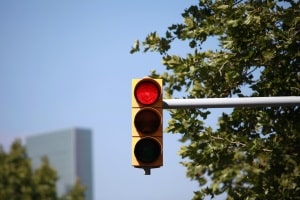 Wegen einem einfachen Rotlichtverstoß wird in der Verkehrssünderkartei ein Punkt vermerkt.