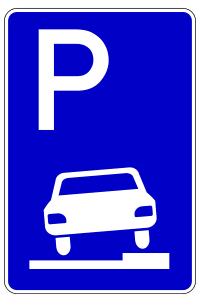 Das Parken auf Gehwegen ist nur zulässig, wenn das entsprechende Schild das generelle Parkverbot aufhebt.