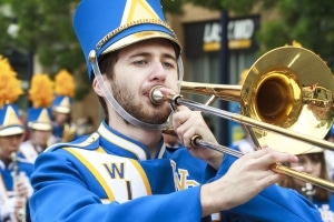 Wenn das Pfeifen und Klingeln nicht aufhört, können Sie ggf. Schmerzensgeld bei einem Tinnitus fordern.