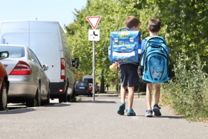 Welche Merkmale sollte ein sicherer Schulweg zur Grundschule aufweisen?