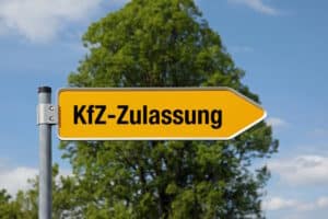 Bei der Kfz-Zulassungsstelle – auch als Straßenverkehrsamt bezeichnet – können Kennzeichen reserviert werden.