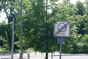 Wann erfolgt laut StVO bei einer Geschwindigkeitsbegrenzung die Aufhebung?
