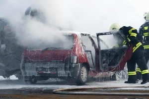 Hat sich im Tunnel ein Unfall ereignet, können Sie versuchen ein entstandenes Feuer zu löschen.