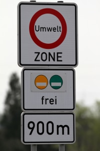 Umweltzone: Eine gelbe Plakette am Fahrzeug ist nur noch in Neu-Ulm ausreichend. 