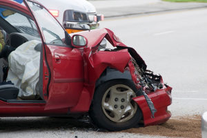 Wenn bei einem Unfall ohne Führerschein auch keine Fahrerlaubnis vorliegt, droht eine hohe Strafe.