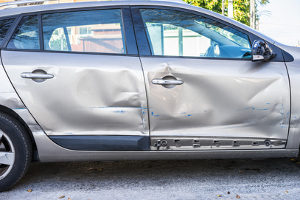 Ein Unfallgutachten geht auf die entstandenen Schäden am Kfz ein.