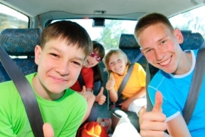 Wer mit Kindern im Auto am Verkehr von Zypern teilnimmt, sollte auch das geltende Rauchverbot beachten.