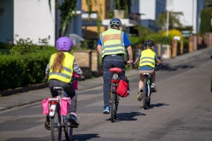 Der Verkehrsunterricht für Schulkinder erfolgt meist mit dem Fahrrad.