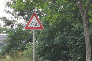 Verkehrszeichen: Auf dem Fahrrad gelten häufig dieselben Regeln.
