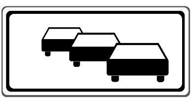Zusatzzeichen sind eine Kategorie der Verkehrszeichen. Dieses Schild weist auf Staugefahr hin.