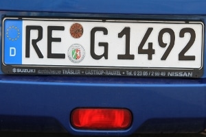 Das Wechselkennzeichen: Die Alternative für mehrere Kfz statt dem gewöhnlichen Nummernschild.