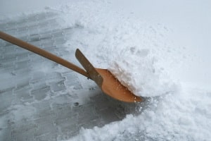 Wie ist im Wegerecht der Winterdienst geregelt? Ist der Eigentümer oder der Berechtigte dafür zuständig?