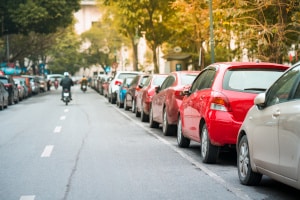 Welche Fahrzeuge dürfen in der 2. Reihe parken?