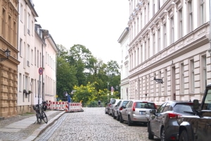 Viele Autofahrer fragen sich: "Wie weit darf man im Halteverbot stehen?"