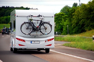 Besteht auf allen Sitzen im Wohnmobil eine Anschnallpflicht unabhängig vom Gesamtgewicht?