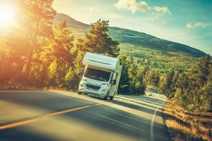 Unterwegs mit dem Wohnmobil: Bei einer Kontrolle kann festgestellt werden, ob das zulässige Gesamtgewicht überschritten wurde.