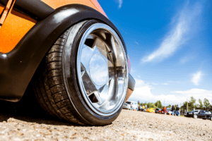 Für den Straßenverkehr zugelassene Reifengrößen stehen im CoC-Dokument.
